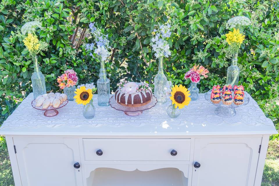 Vintage dessert table