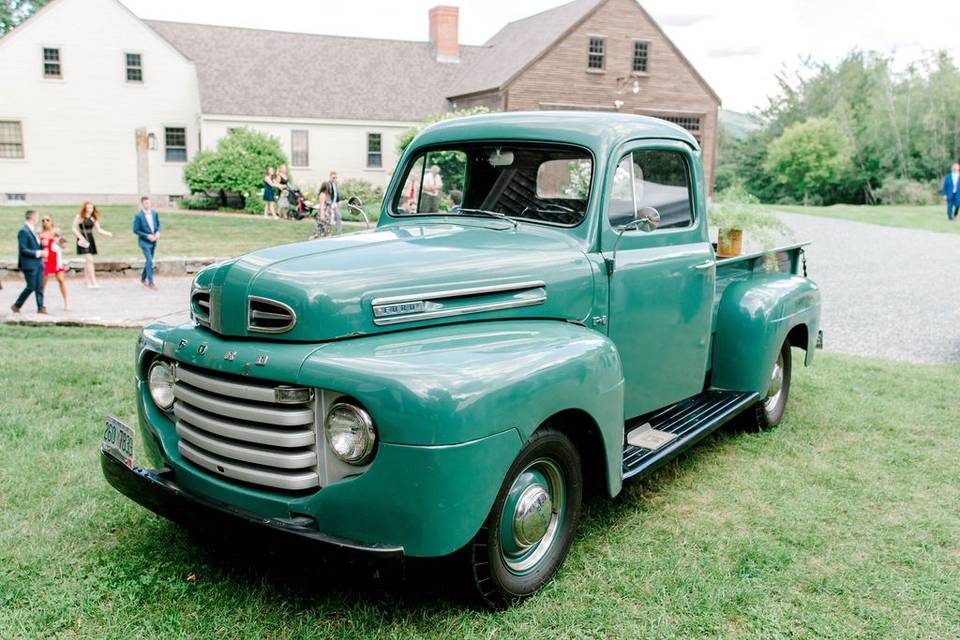 1949 Ford included for photos