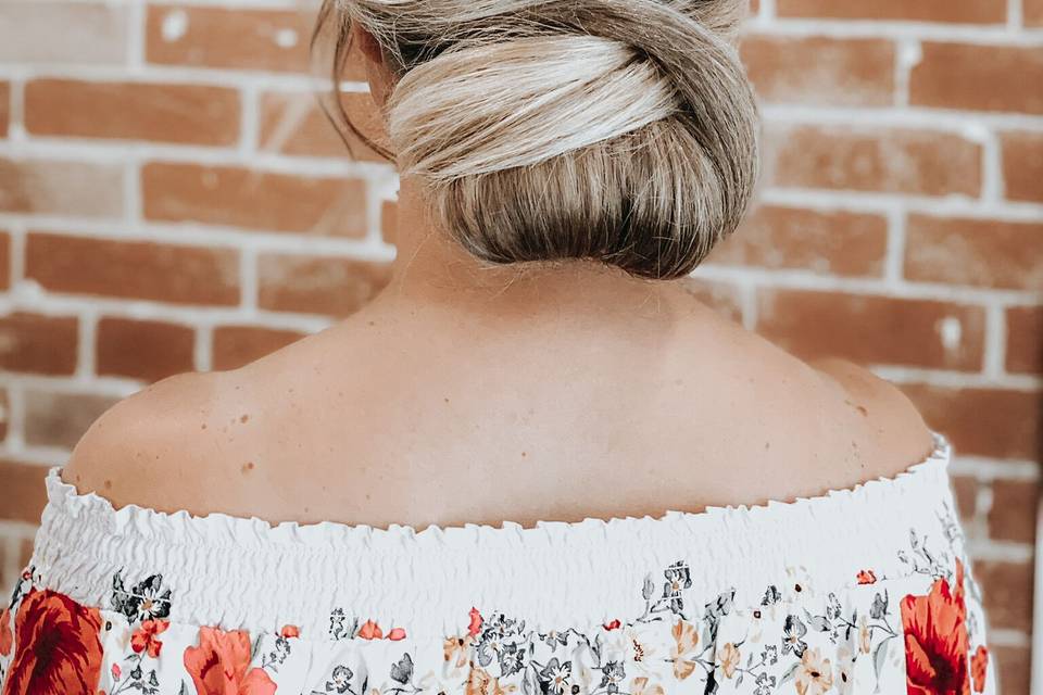 Riah Salon