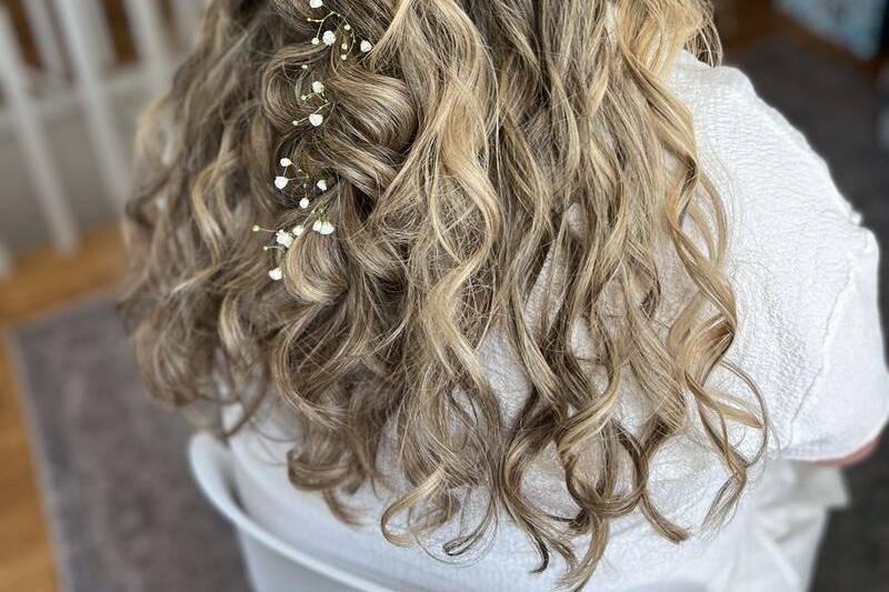 Riah Salon
