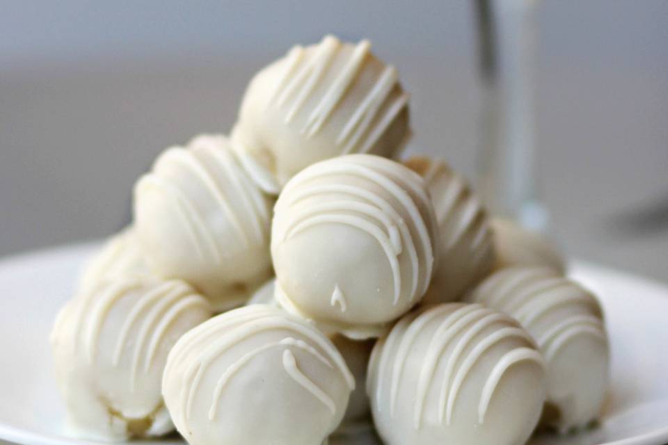 Vanilla chardonnay cake balls