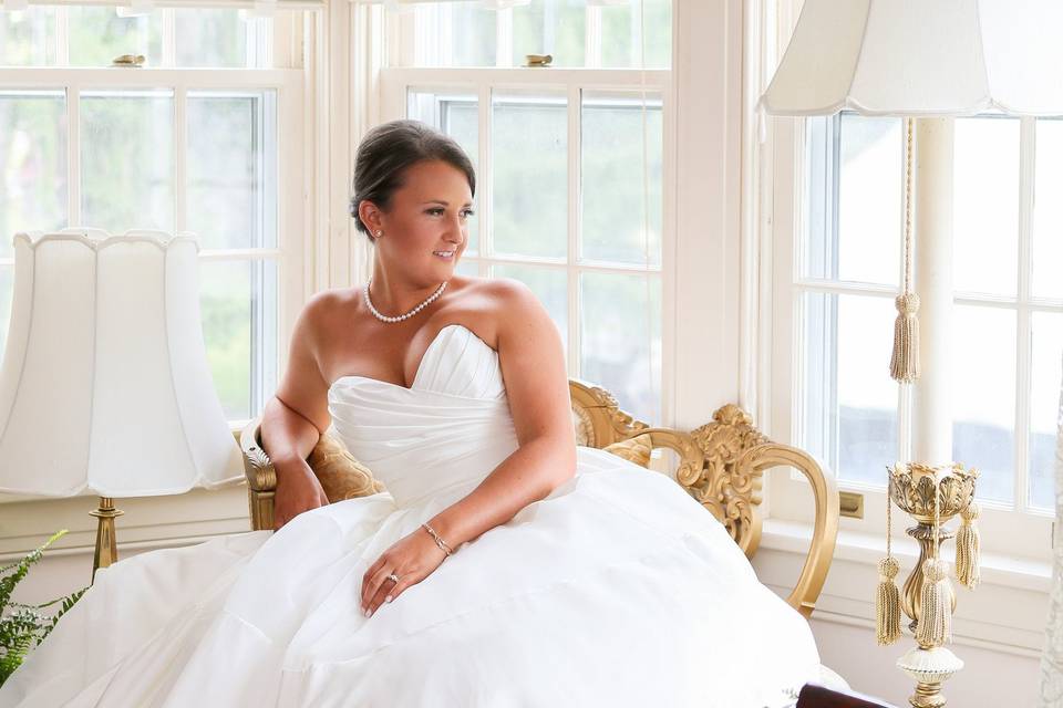 This is a lovely photograph taken in the bride's dressing room