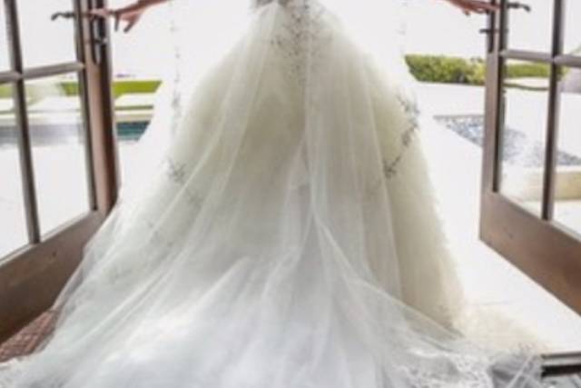 Find the Best Los Angeles Wedding Dresses & Los Angeles Wedding Gowns
