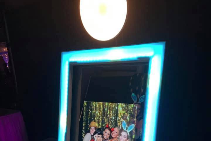 Elite Mirror Photo Booth