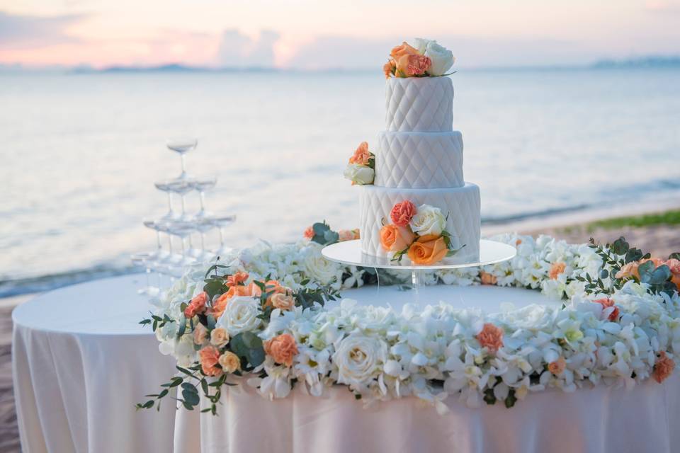 Wedding table and cake