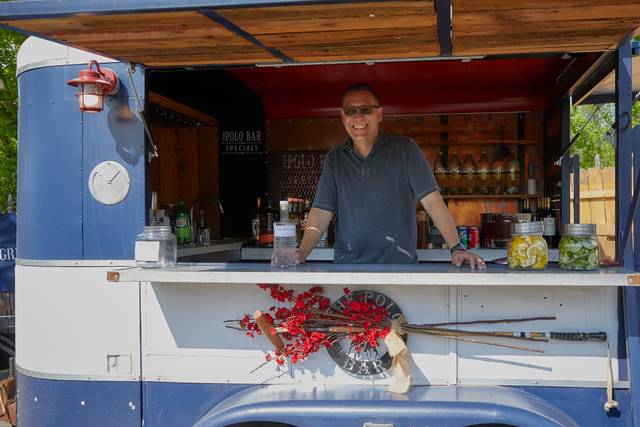 Mobile bar trailer