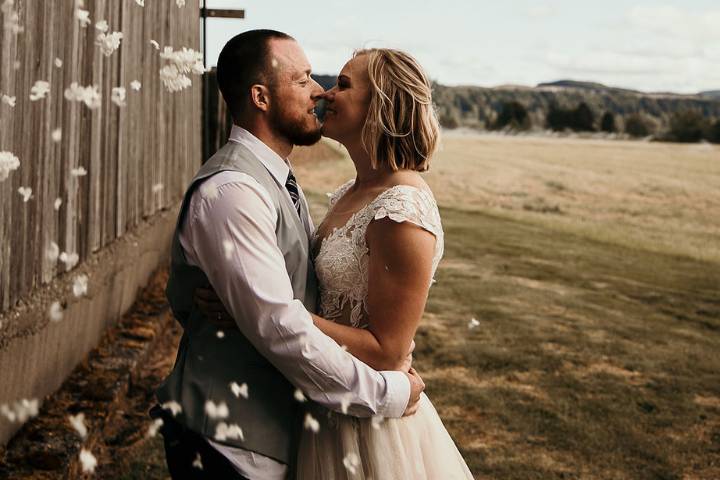 Newlywed kiss