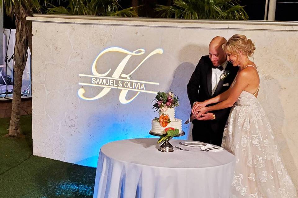 Cut Wedding cake