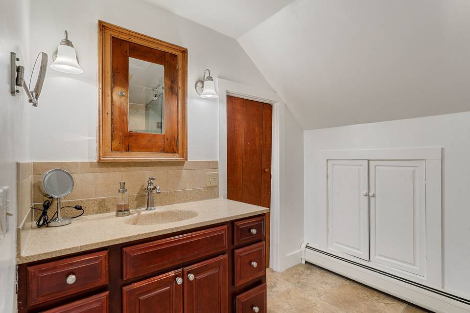 Pattee House Bathroom 2