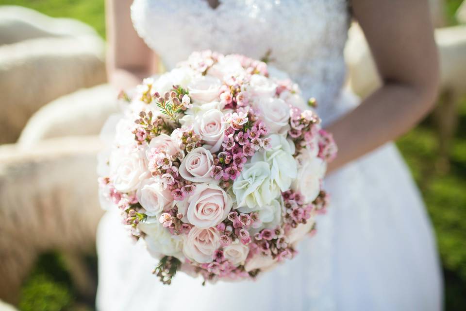 Bridal bouquet circular