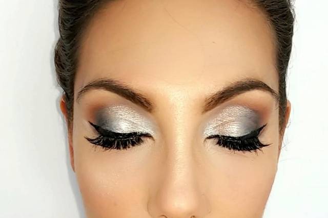 Dramatic eyeshadow