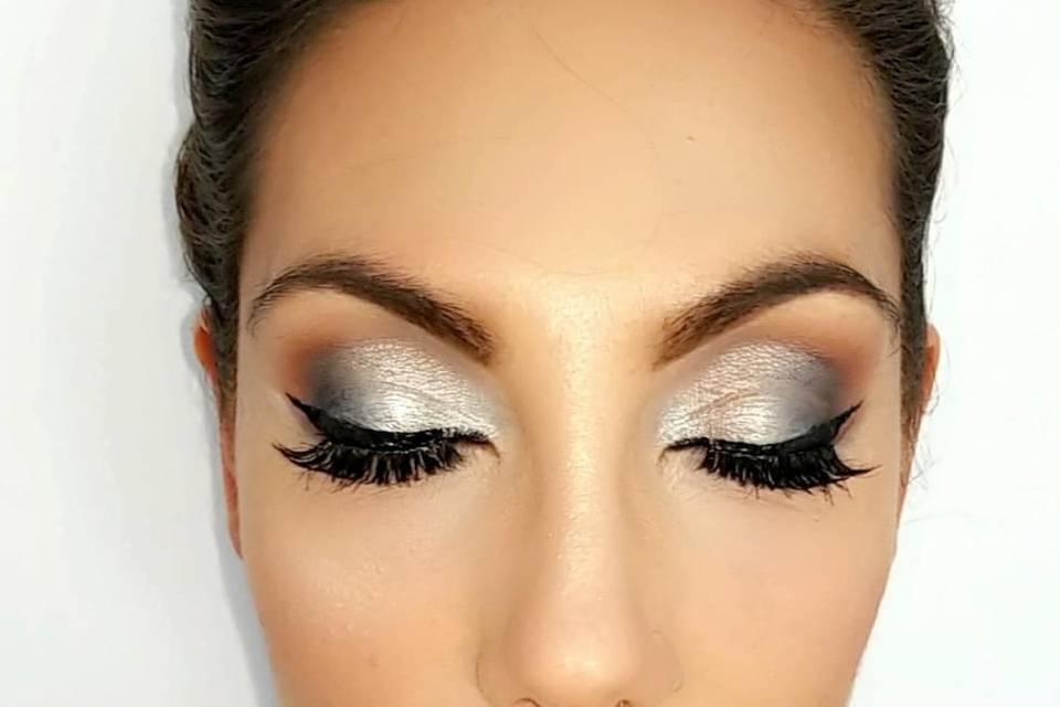 Dramatic eyeshadow