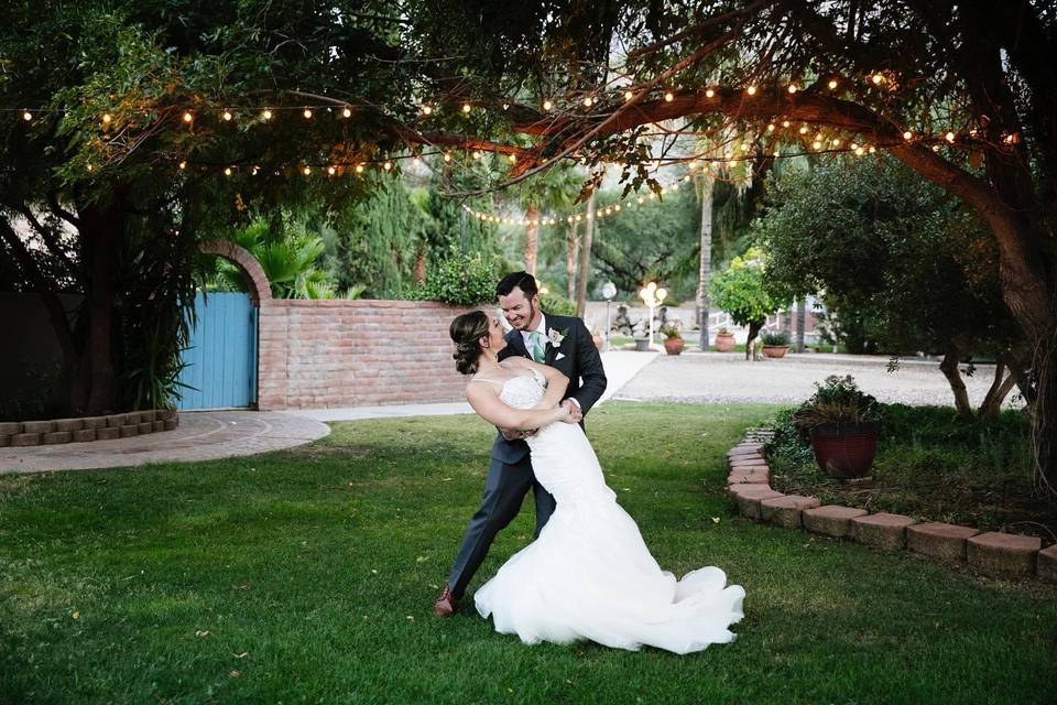 Bride and groom in garden venu