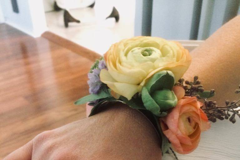 Corsage cuff