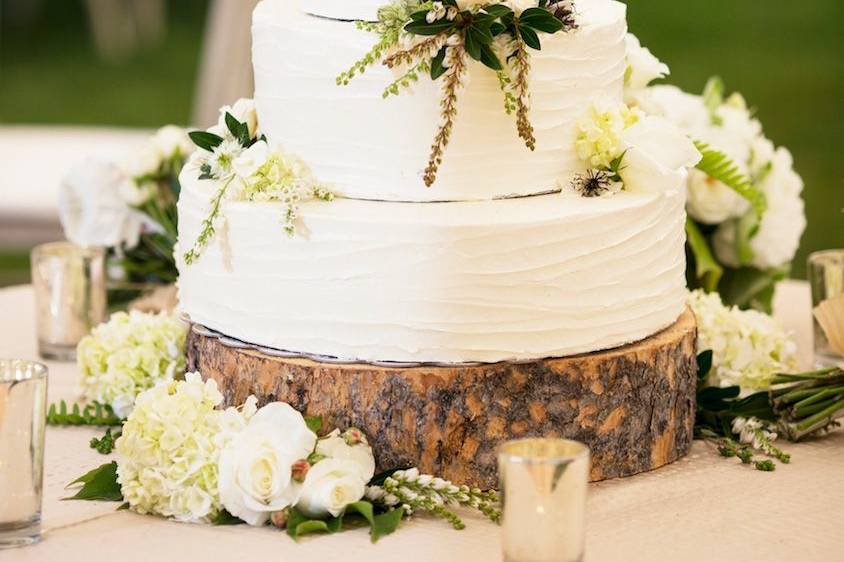 Don't forget the cake.. addsome lovely blooms and keep it simple..