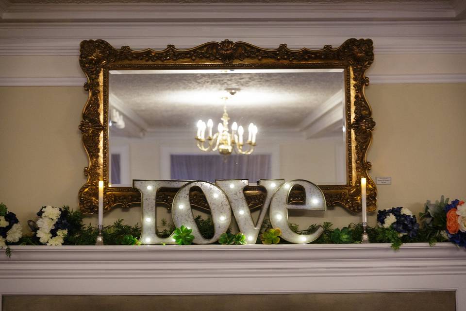 Decorated mantle