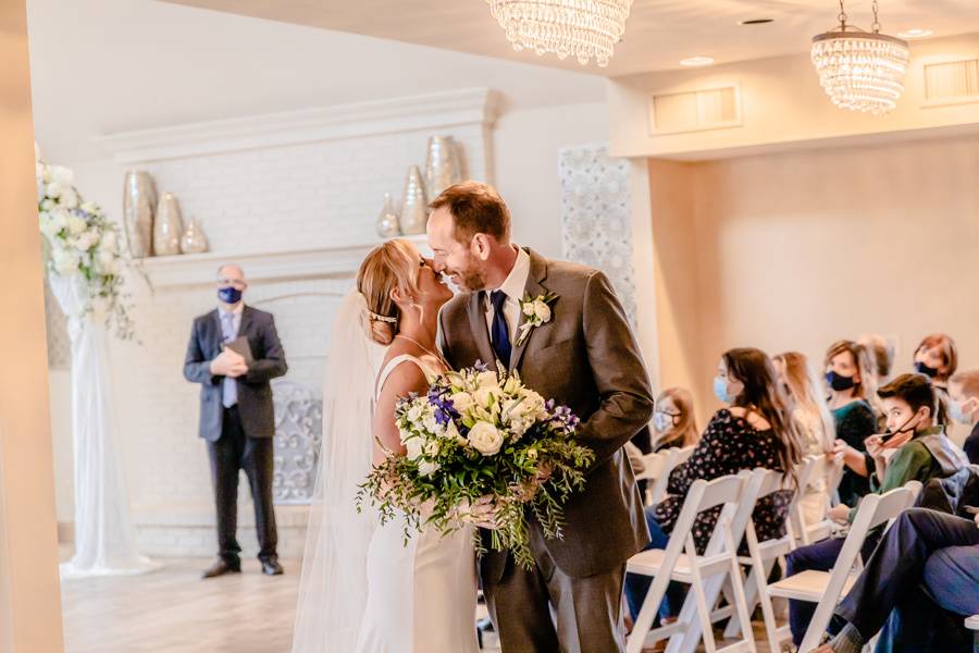 Ceremony kiss