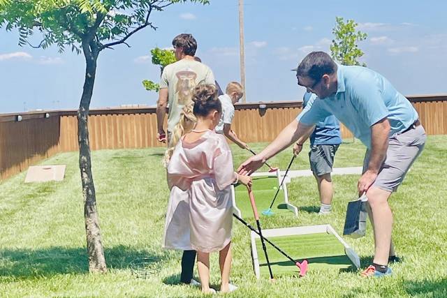 Guests playing yard games on t