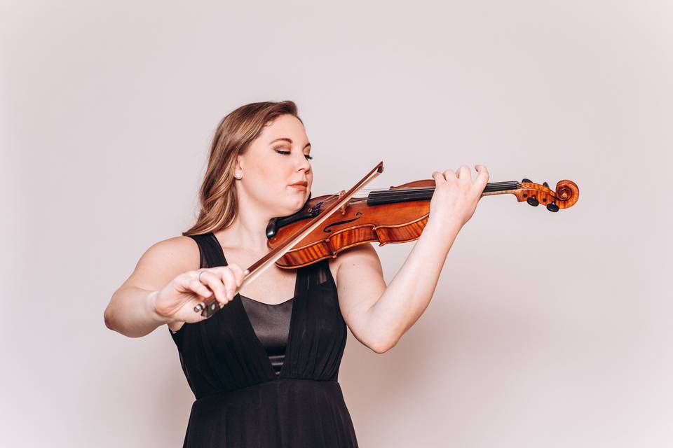 Anna Piotrowski, violinist