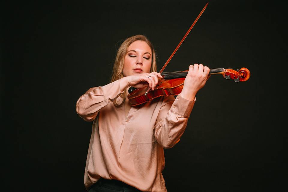 Anna Piotrowski, violinist