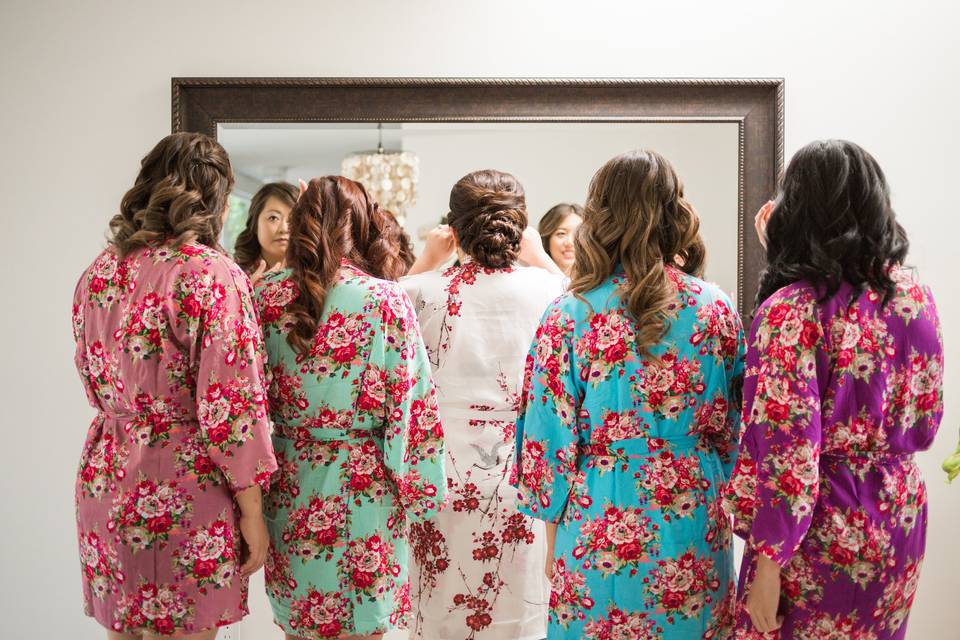 Bridal party getting ready