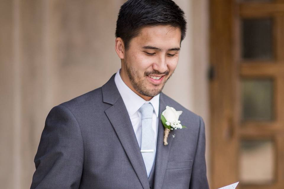 Groom reads letter from Bride