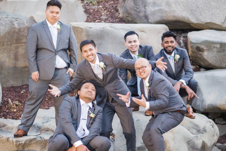 Fun groom+groomsmen shot