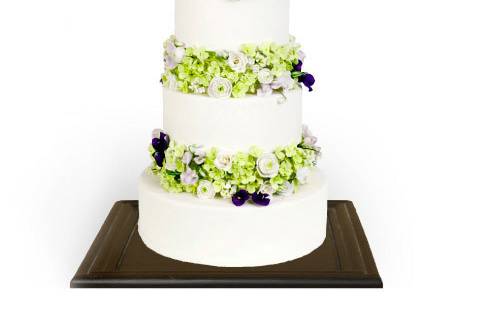 All white stunner with edible flower separators(can be customized to your flowers)