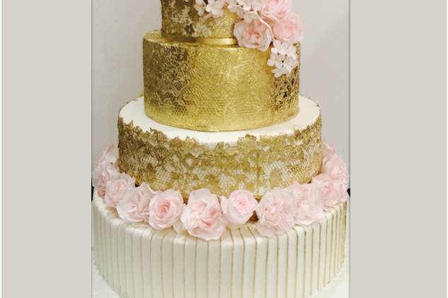 Baroque gold beauty with pulled sugar roses