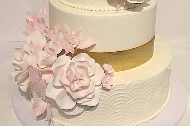 Gold and lace beauty with blush pink flowers