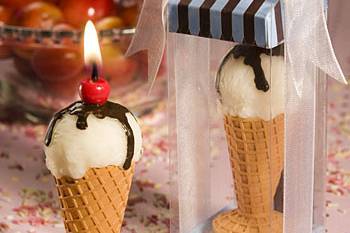 Sweet Ice Cream cone candle. Ideal for Themed parties. We also have a large variety of Favor boxes, tins and bags.