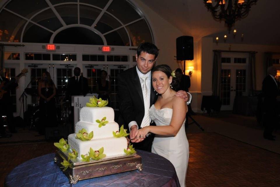 Couple slicing their wedding cake