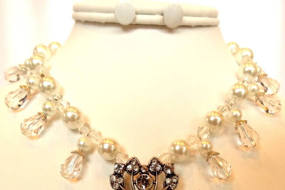 Beautiful elegant wedding necklace reminiscent of royalty.