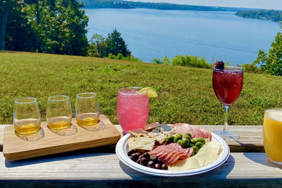 Shawnee Bluff Vineyard