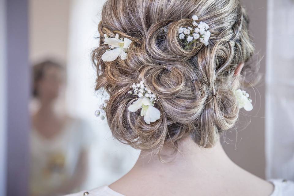 Bridal hair floral