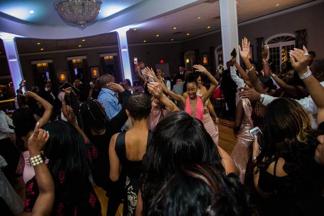 All guests on dance floor