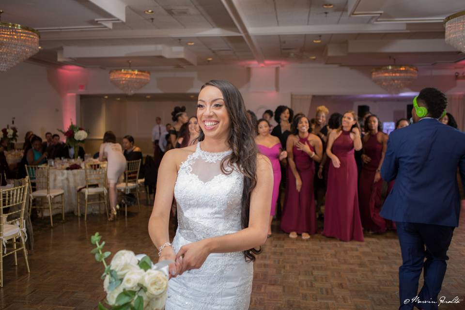 Energetic emcee bouquet toss