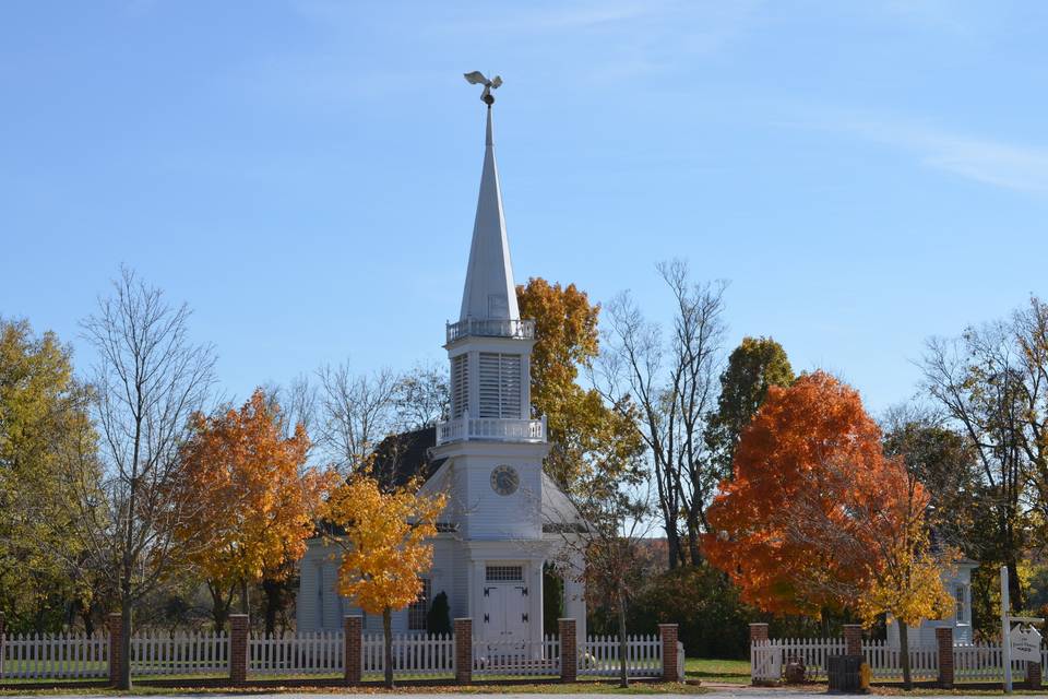 Situated on a historic park setting, the Old Peace Chapel is a charming place to wed.