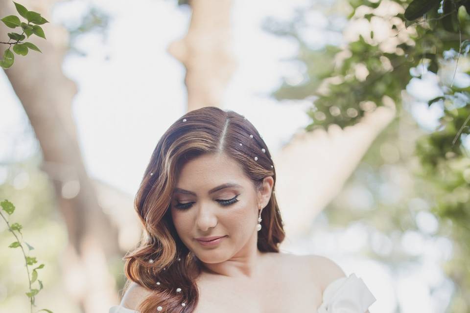 Bridal pearled glam waves
