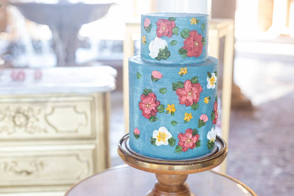 The cake with a floral design