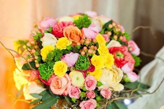 Colorful centerpiece | Design by Lauren Doherty Photography Courtesy of William McKeeWith The Collective Photographers