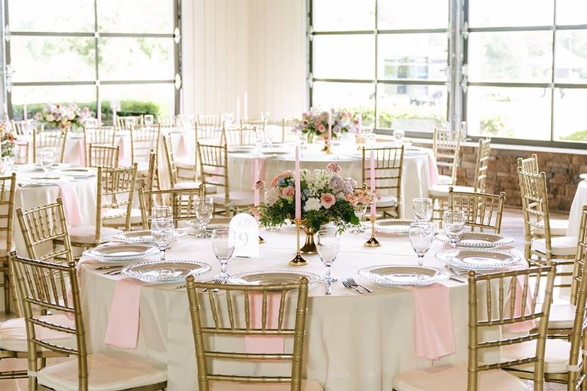 Table setting in pavilion