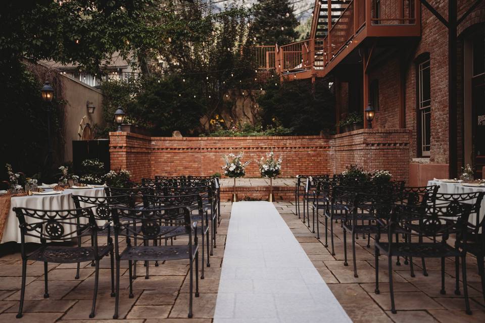 Beaumont Hotel & Spa Courtyard