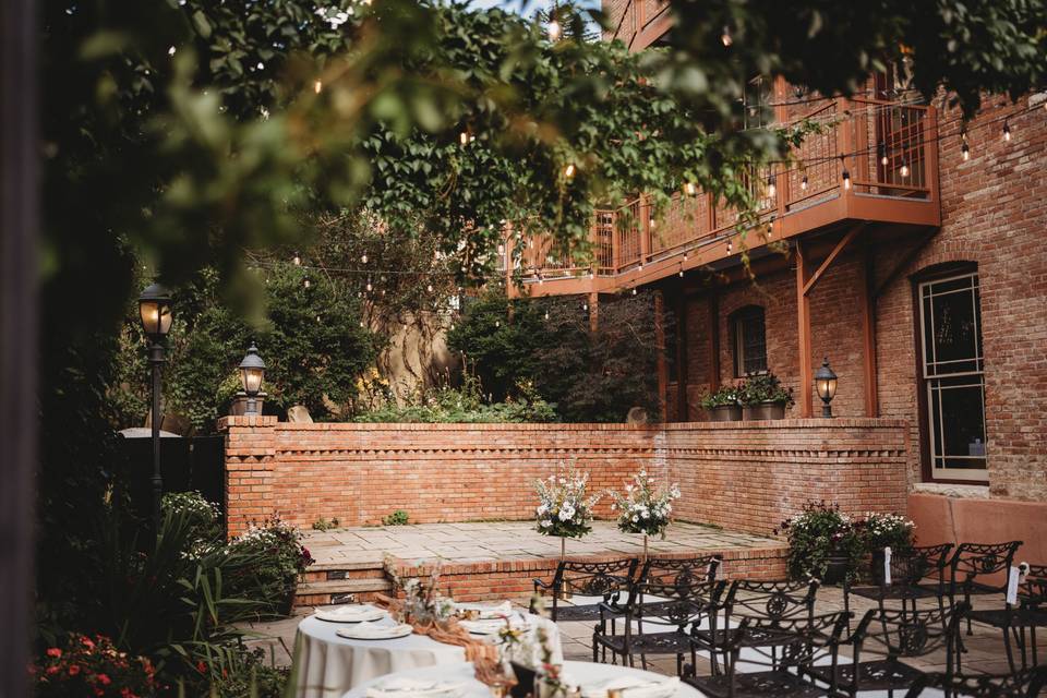 Beaumont Hotel & Spa Courtyard