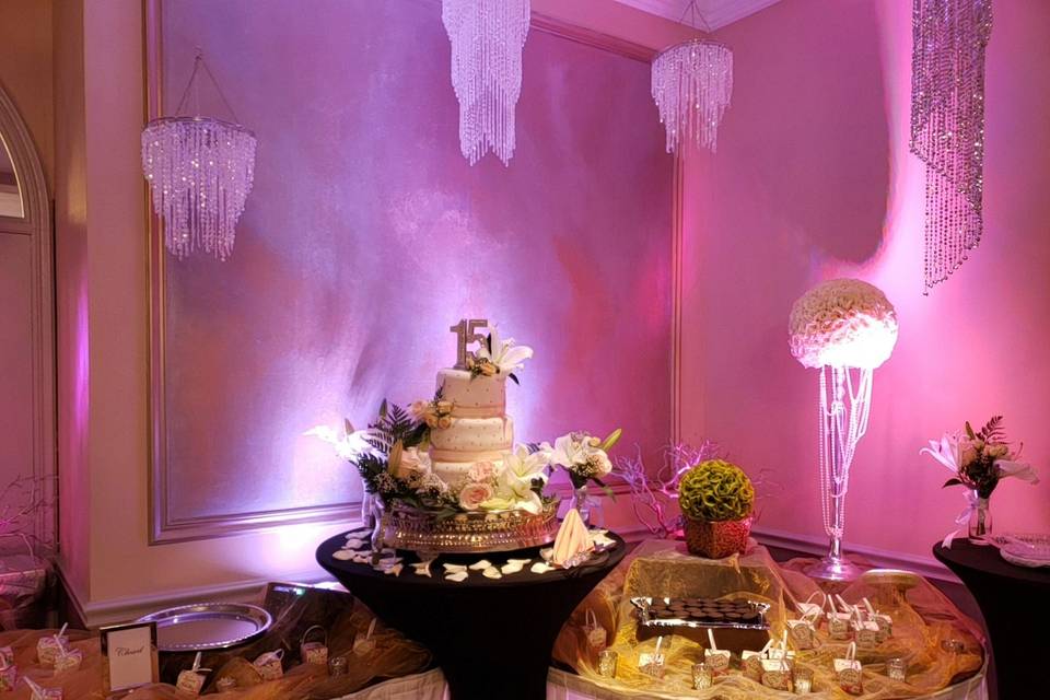 Another cake display example