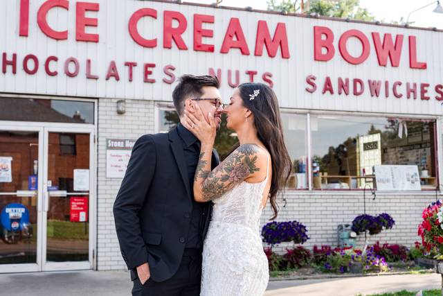Couple's portraits at Diner