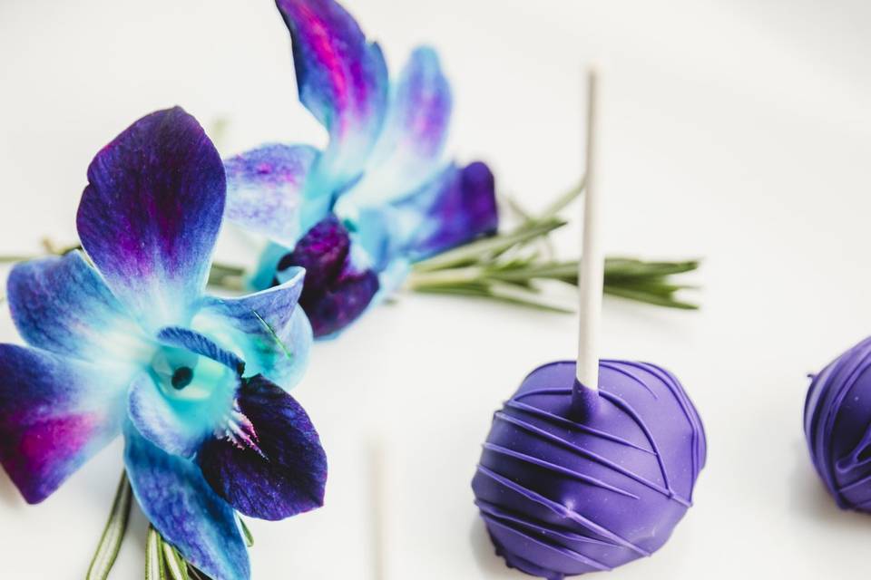 Black Currant Cake Lollipop