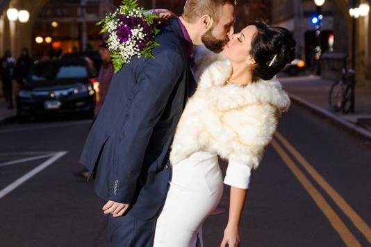 A romantic kiss in the street