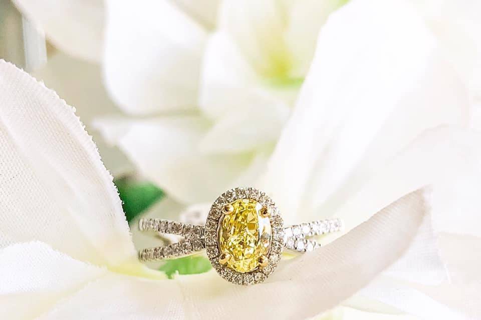 Yellow Diamond Halo