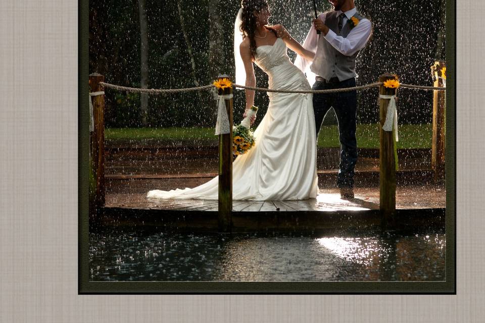 Just because it rains on your wedding day, doesn't mean you can't have stellar images, t actually means quite the opposite.